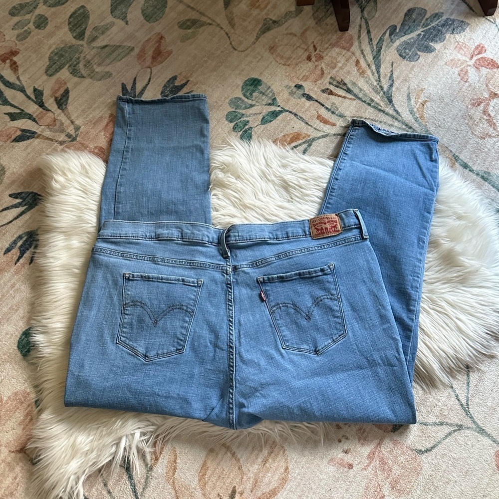 LEVI’S Classic Straight Jean In Medium Wash - Picture 4 of 4